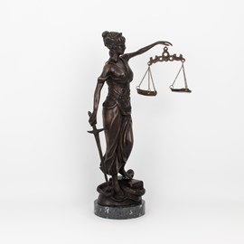 Sculpture Dame Justice