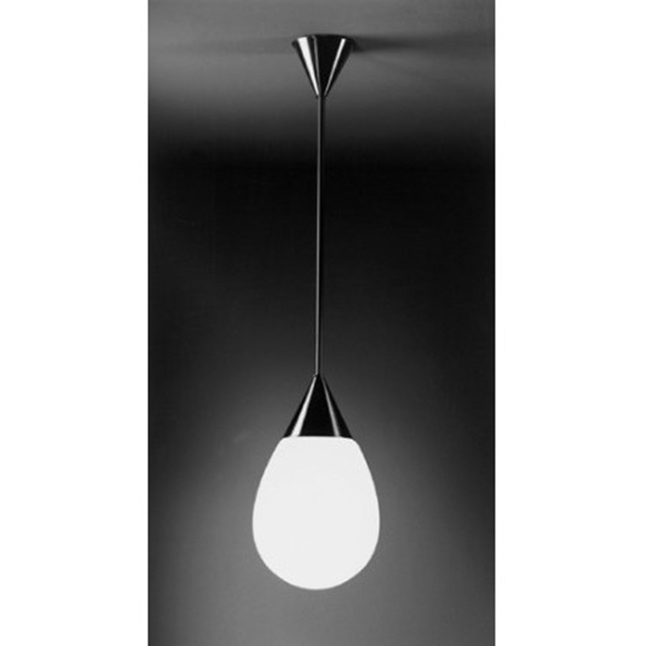 Pendentif en forme de grosse goutte sur suspension en nickel