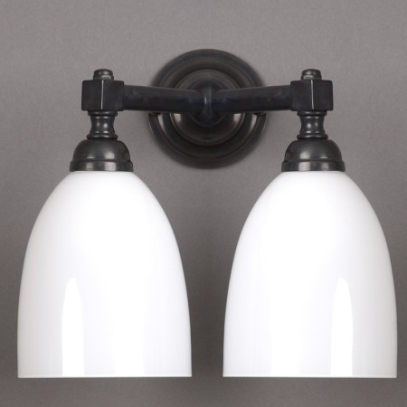 Lampe de salle de bains en V avec abat-jour ouvert