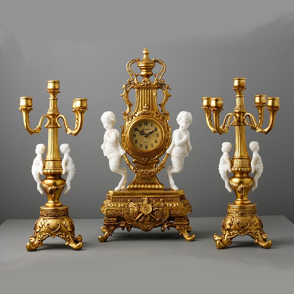 Ensemble d'horloge avec 2 x 5 chandeliers à 5 bras