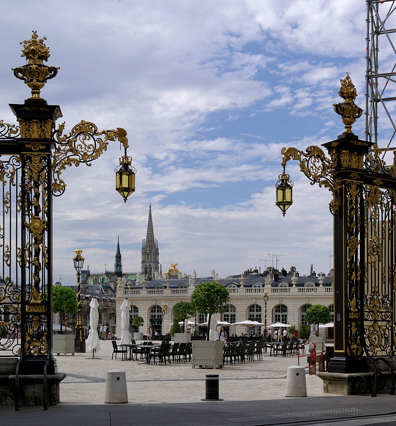 Une des entrées de la Place Stanislas. Une des entrées de la Place Stanislas.